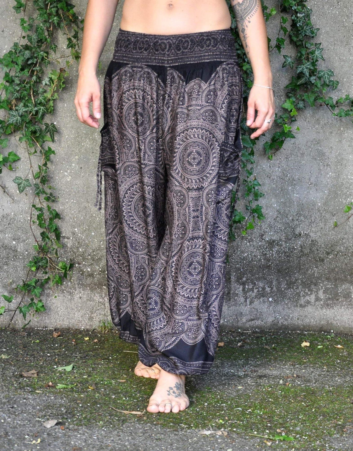 Airy harem pants with a mandala pattern in black with pockets