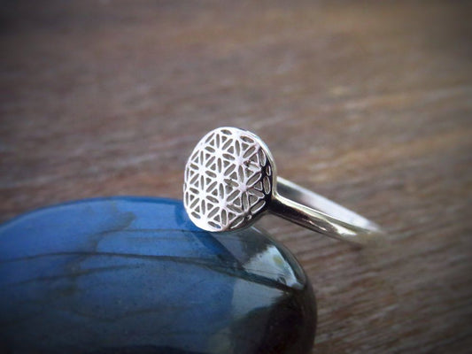 Ring with the motif of the flower of life made of silver 
