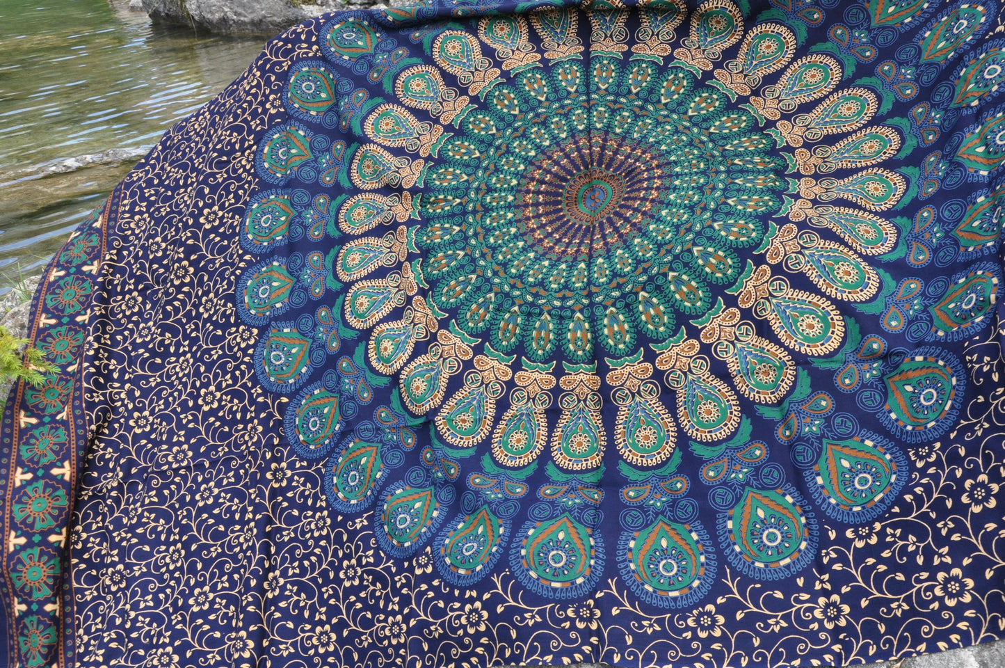 Sarong/bath towel with mandala pattern in blue 