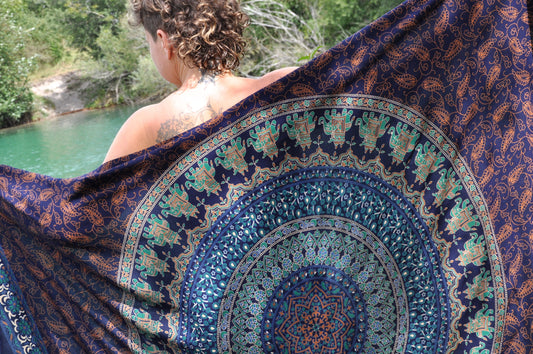 Sarong/bath towel with mandala pattern and elephants in blue 