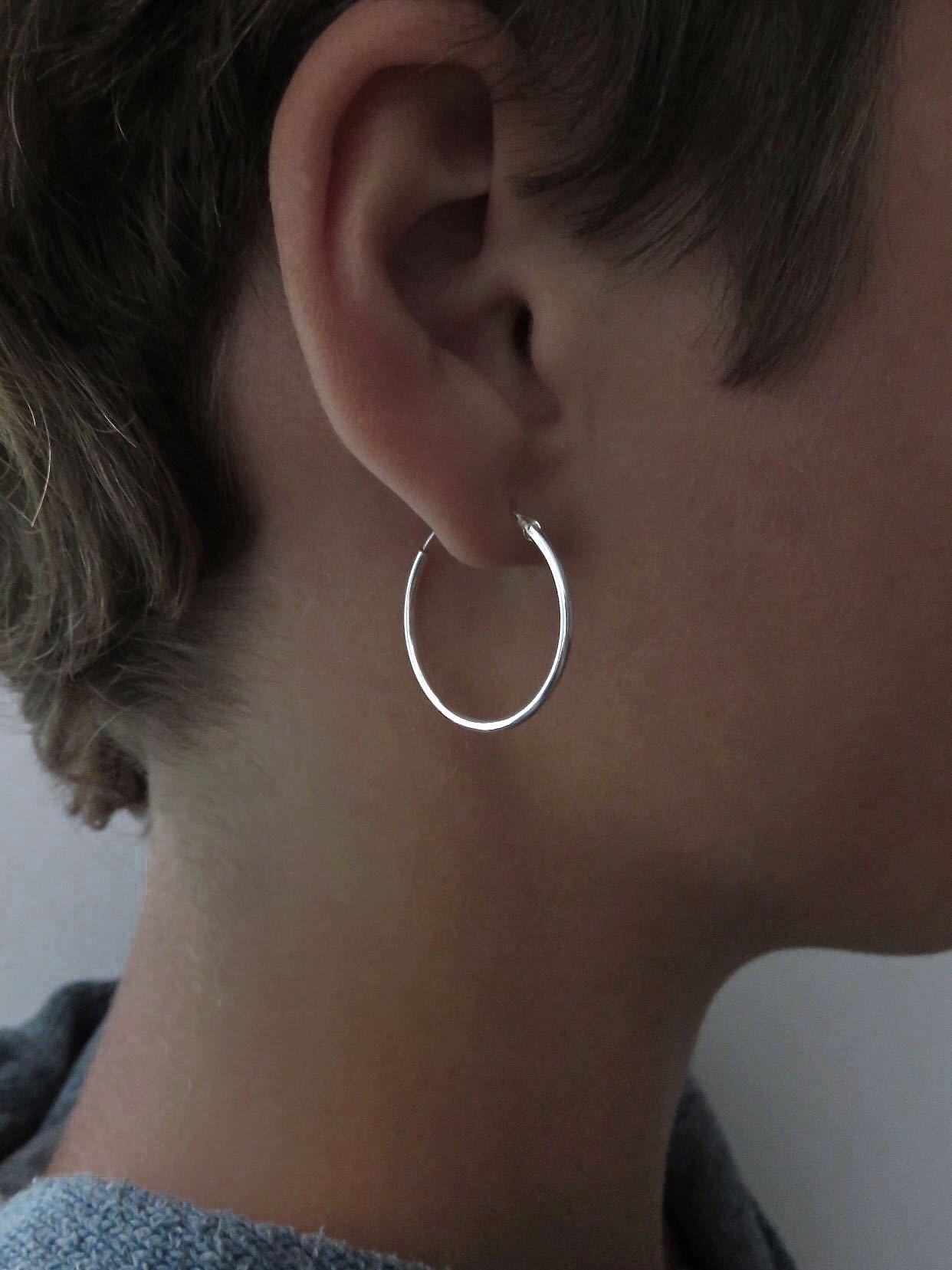simple silver hoop earrings 