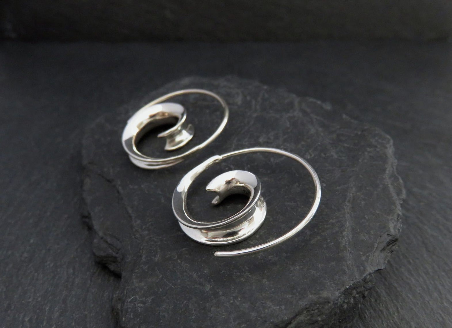 small classic spiral hoop earrings made of silver 
