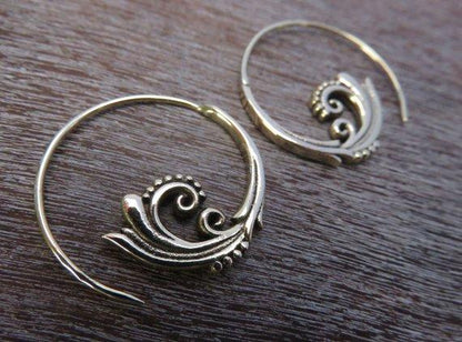 small playful spiral earrings made of brass