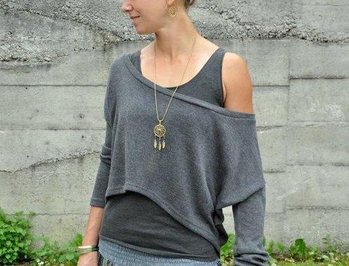 half-length, loose knitted top in gray 