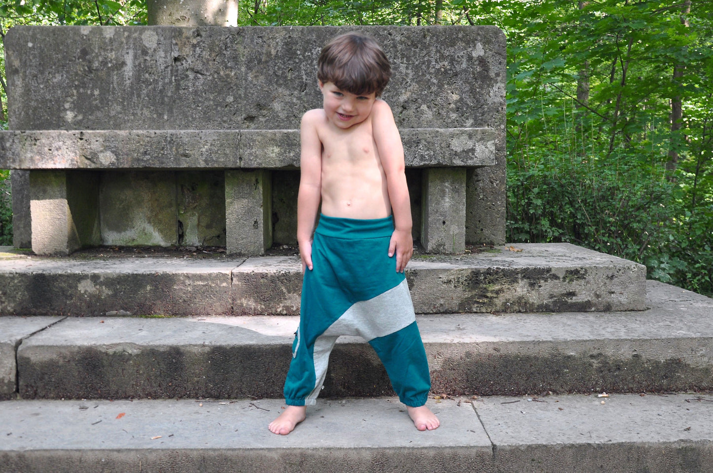 Comfortable sweat pants for children in turquoise gray 