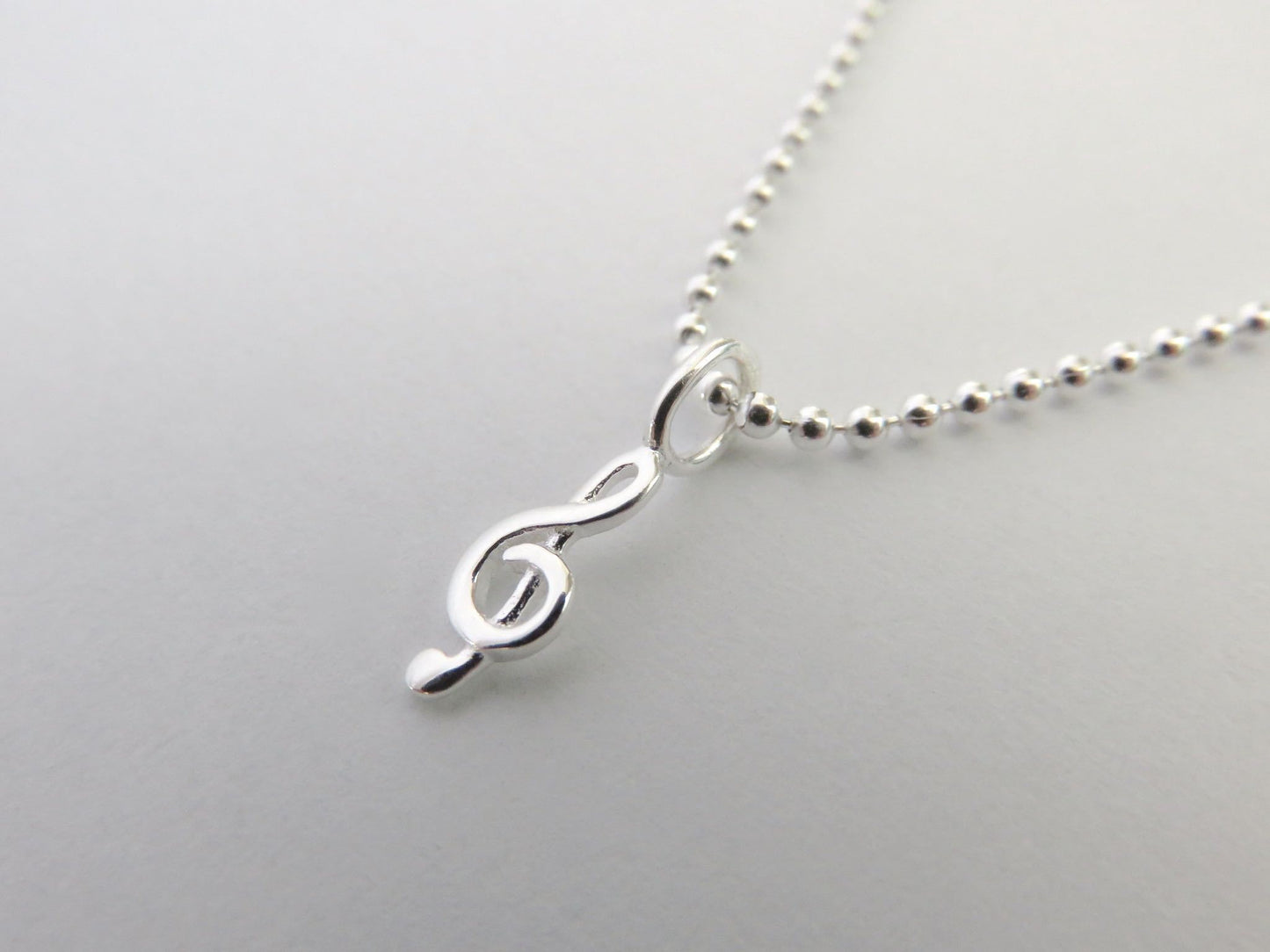 Ball chain with small treble clef made of silver
