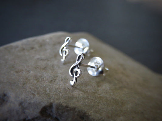 small treble clef earrings made of silver 